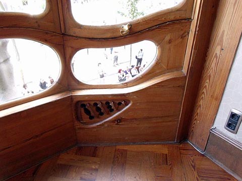 窓下についた通気口