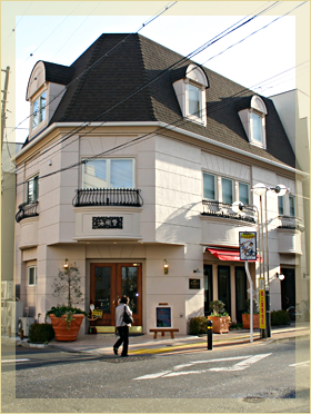 輸入住宅 関東K店舗 鉄骨3階建の店舗（洋菓子）併用住宅