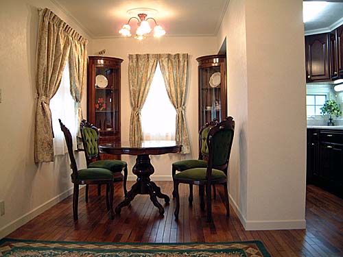 オーク無垢材のダイニング