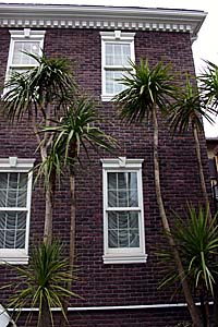 シンメトリーにこだわった窓