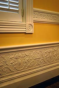 暖かく洗練されたイエロー色の壁