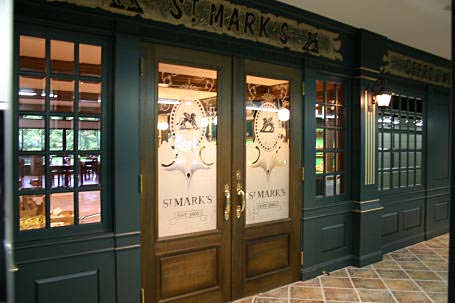 イングリッシュグリーンを基調にした外壁