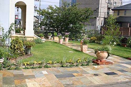 玄関アプローチ