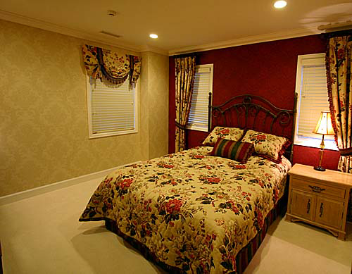 O様邸 輸入壁紙とカーベットのベッドルーム