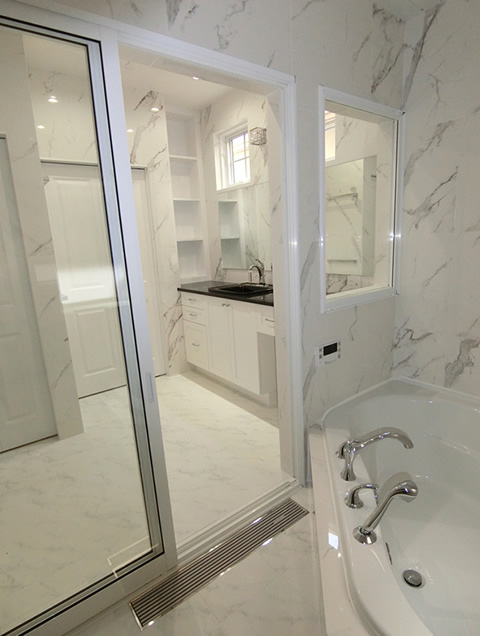 N.S様邸　浴室と洗面脱衣室