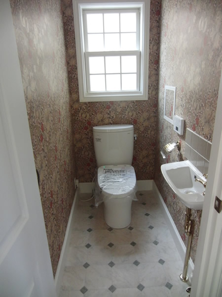 お手洗い 床は英国製CF